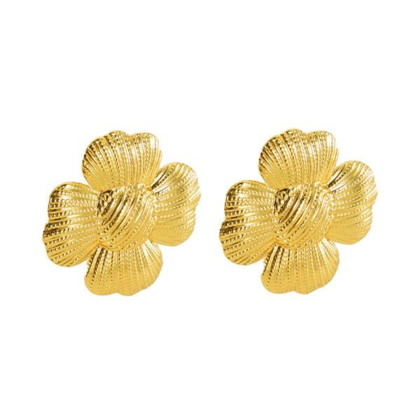 French Retro Fashion Titanium Steel Flower Earrings - Image 3