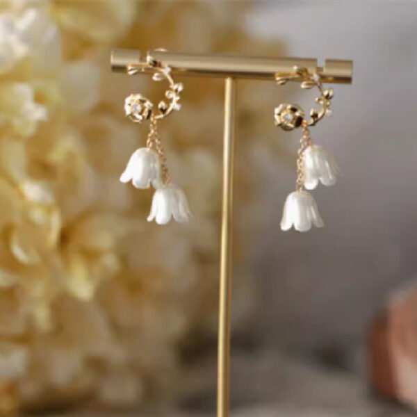 Fashionable French Retro Small Earrings - Image 3