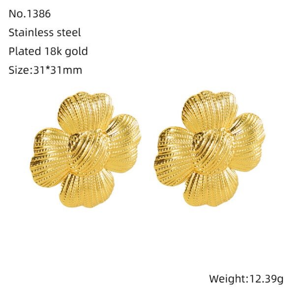 French Retro Fashion Titanium Steel Flower Earrings - Image 4